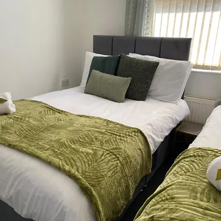 Clifton Home - Newly Refurbished - Free Wifi And Parking- Near City Centre Leeds  Exterior photo