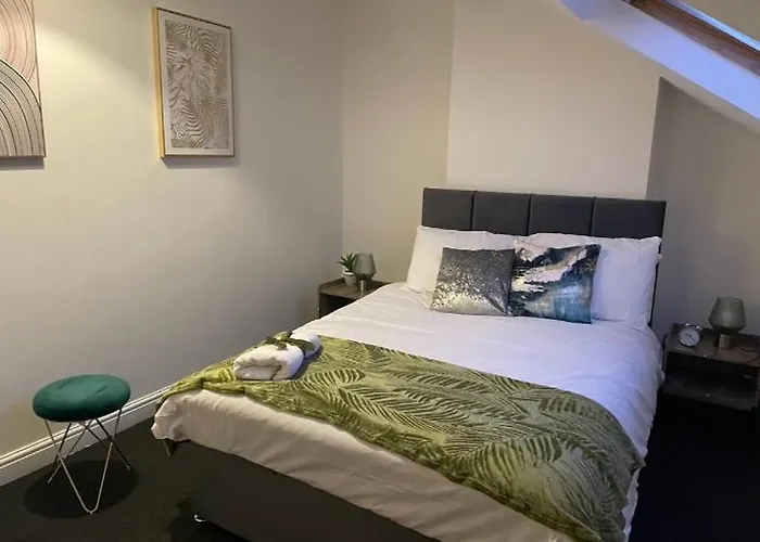 Clifton Home - Newly Refurbished - Free Wifi And Parking- Near City Centre