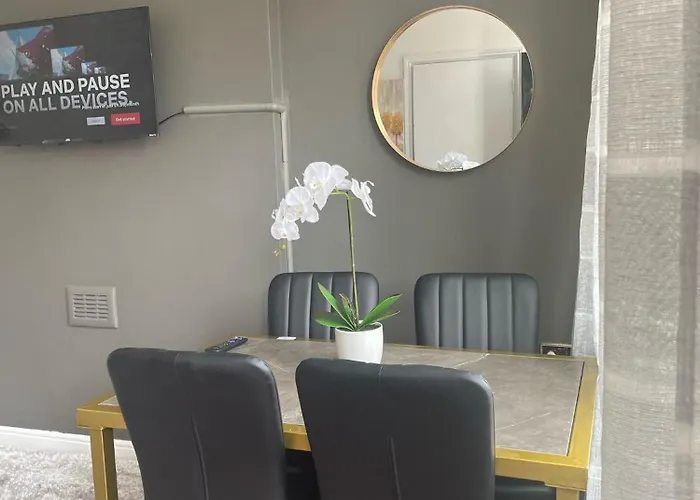 Clifton Home - Newly Refurbished - Free Wifi And Parking- Near City Centre