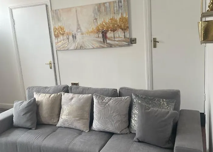Clifton Home - Newly Refurbished - Free Wifi And Parking- Near City Centre