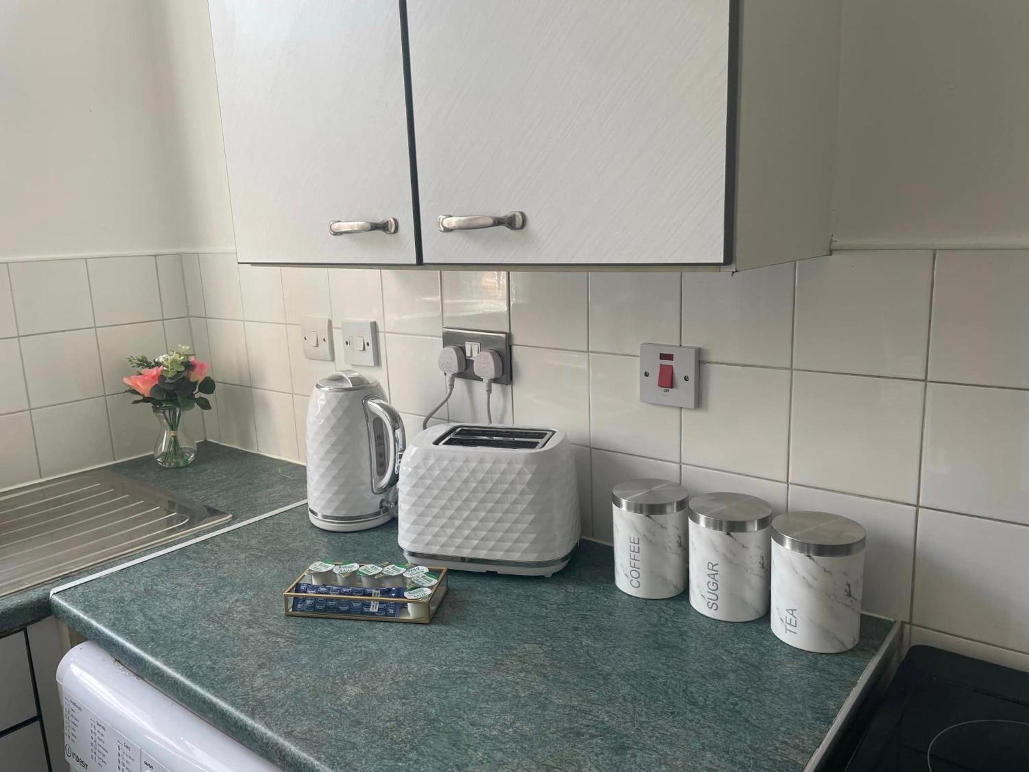 Apartment Clifton - Newly Refurbished - Free Wifi And Parking- Near Centre *