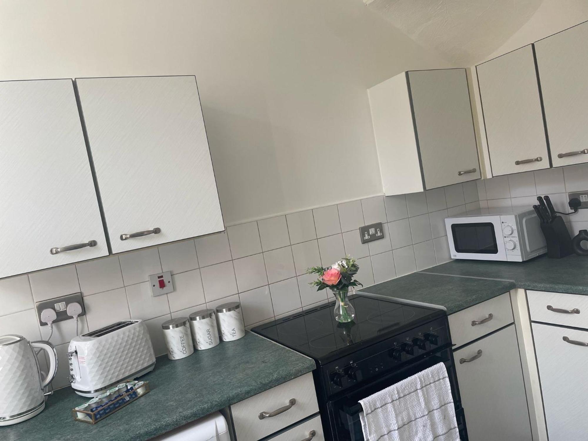 Apartment Clifton - Newly Refurbished - Free Wifi And Parking- Near Centre