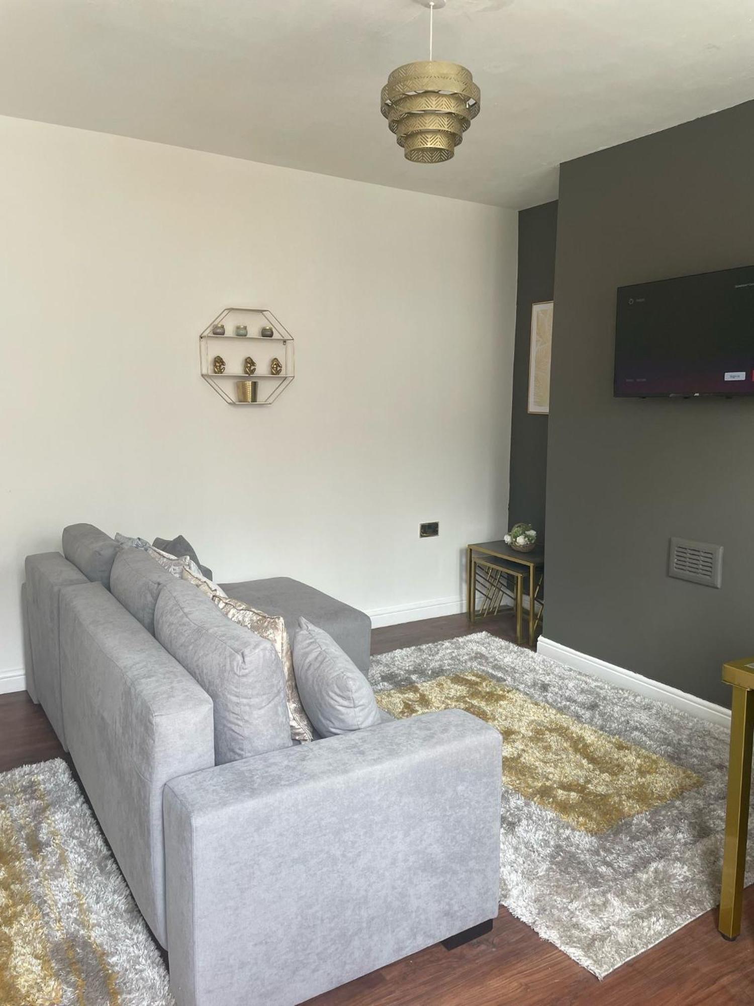 Clifton - Newly Refurbished - Free Wifi And Parking- Near Centre Apartment